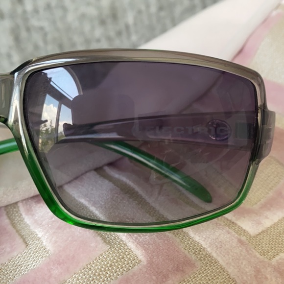 Volcom sunglasses - Picture 6 of 9